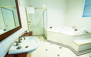 Largs Pier Hotel Motel