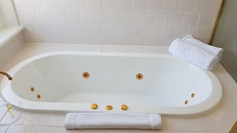 Largs Pier Hotel Motel