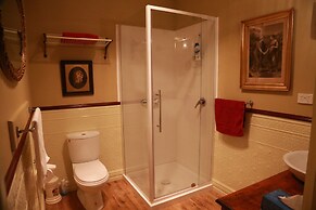 Blakes Manor Self Contained Heritage Accommodation