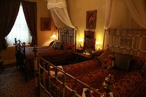 Blakes Manor Self Contained Heritage Accommodation