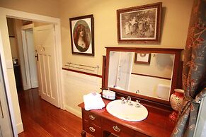 Blakes Manor Self Contained Heritage Accommodation