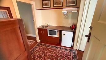 Blakes Manor Self Contained Heritage Accommodation