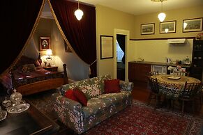 Blakes Manor Self Contained Heritage Accommodation