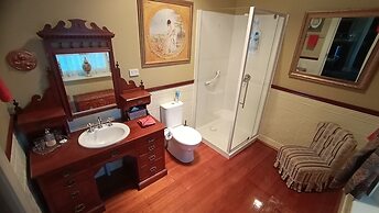 Blakes Manor Self Contained Heritage Accommodation