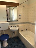 Canberra Lyneham Motor Inn