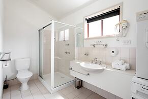 Mariners Cove at Paynesville Motel & Apartments