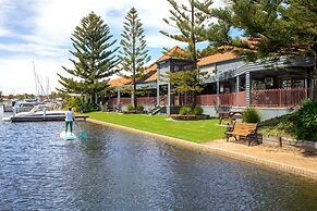Mariners Cove at Paynesville Motel & Apartments