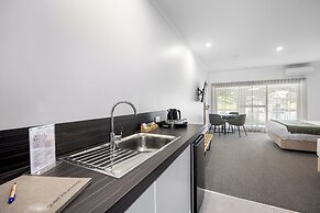 Mariners Cove at Paynesville Motel & Apartments