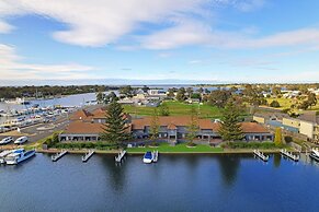 Mariners Cove at Paynesville Motel & Apartments