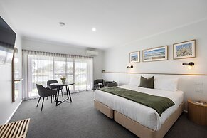 Mariners Cove at Paynesville Motel & Apartments