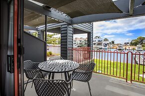 Mariners Cove at Paynesville Motel & Apartments