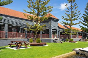 Mariners Cove at Paynesville Motel & Apartments