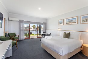 Mariners Cove at Paynesville Motel & Apartments