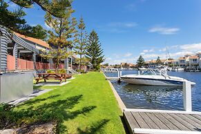Mariners Cove at Paynesville Motel & Apartments