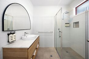 Mariners Cove at Paynesville Motel & Apartments