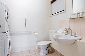 Mariners Cove at Paynesville Motel & Apartments