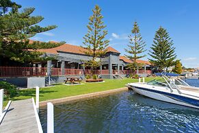 Mariners Cove at Paynesville Motel & Apartments