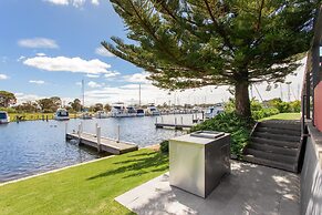 Mariners Cove at Paynesville Motel & Apartments