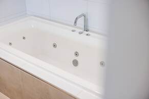 Mariners Cove at Paynesville Motel & Apartments