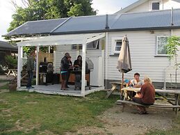 The White Elephant Accommodation - Hostel