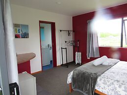 The White Elephant Accommodation - Hostel