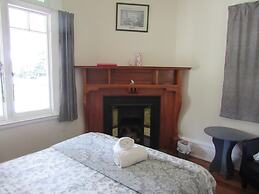 The White Elephant Accommodation - Hostel