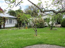 The White Elephant Accommodation - Hostel