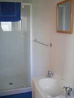 The White Elephant Accommodation - Hostel