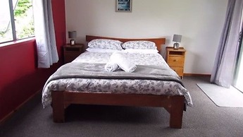 The White Elephant Accommodation - Hostel