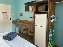 Moore Park Beach Motel