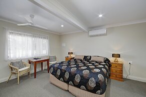 Moore Park Beach Motel