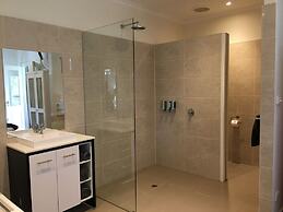 Norwood House Motel & Reception Centre