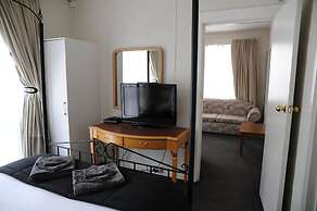 Norwood House Motel & Reception Centre