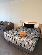 Golden Guitar Motor Inn