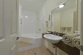 Golden Guitar Motor Inn