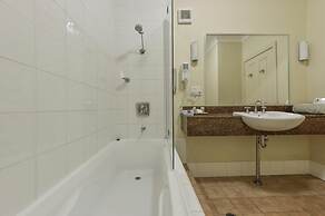 Golden Guitar Motor Inn