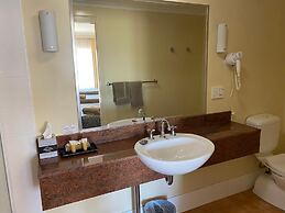 Golden Guitar Motor Inn