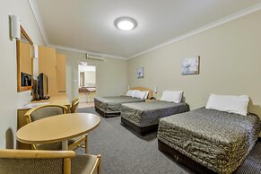 Golden Guitar Motor Inn