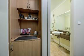 Golden Guitar Motor Inn