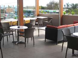 Christies Beach Hotel