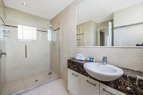 Meridian Alex Beach Apartments