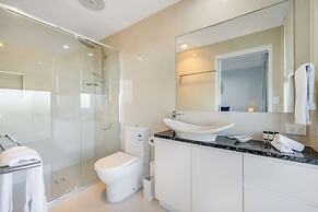 Meridian Alex Beach Apartments