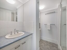 Meridian Alex Beach Apartments