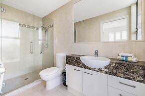 Meridian Alex Beach Apartments