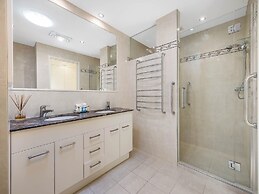 Meridian Alex Beach Apartments