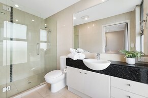 Meridian Alex Beach Apartments