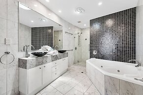 Meridian Alex Beach Apartments