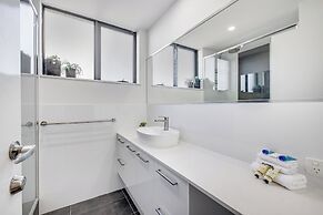 Meridian Alex Beach Apartments