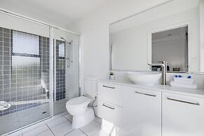 Meridian Alex Beach Apartments