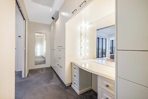 Meridian Alex Beach Apartments